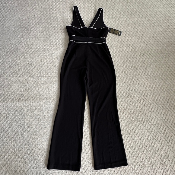 Bebe Knit Crepe Front Cutout Jumpsuit Black/White M Edgy Sexy Date Night Party - Picture 9 of 16